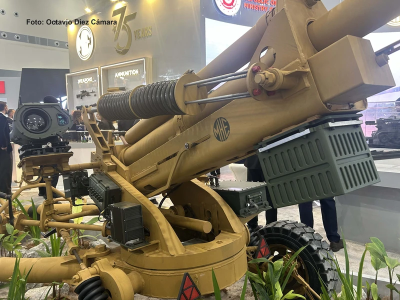 El color verde de algunos equipos hace que sobresalgan sobre el tono arena aplicado en general a la pieza turca Boran. Foto: Octavio Dez Cmara